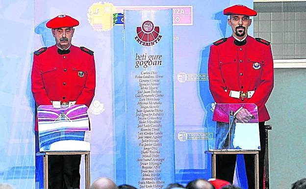 Imagen de uno de los últimos homenajes a ertzainas.