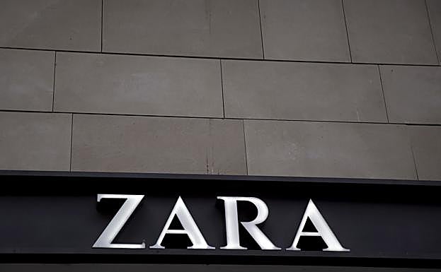 Logo de Zara en una tienda de Madrid.