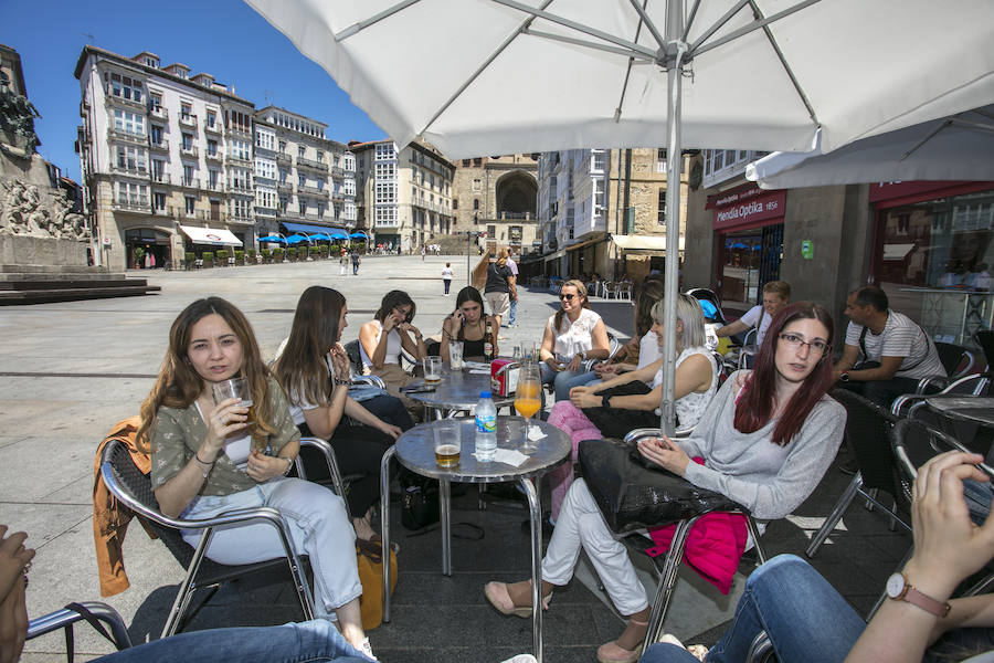 Fotos: Los vitorianos disfrutan de las temperaturas veraniegas