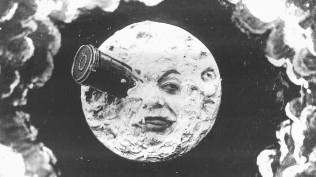 En el cine. Fotograma de 'Viaje a la Luna' de Méliès (1902). 