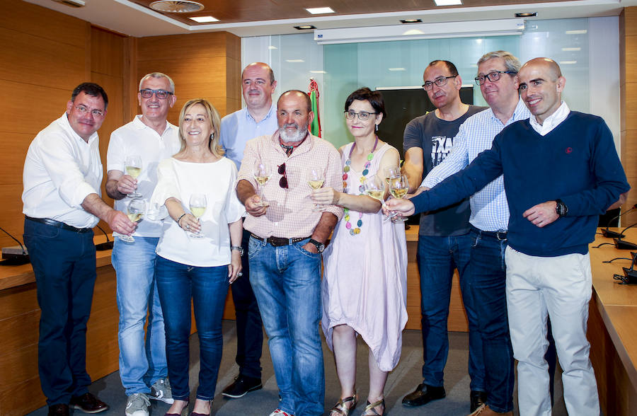 Fotos: Amurrio se sumerge en el Txakoli Eguna