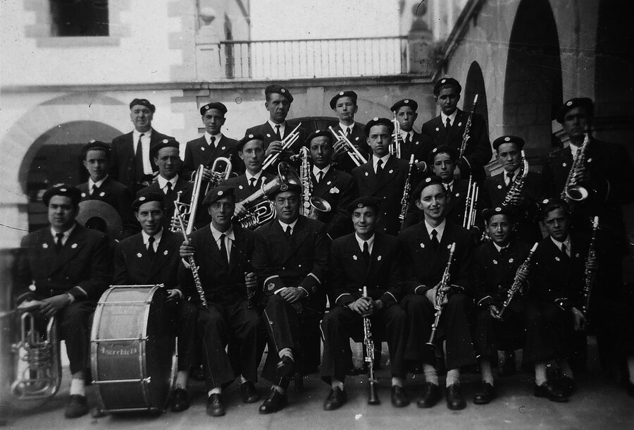 Integrantes de la banda municipal que se creó en Amorebieta en 1903 y se extinguió 73 años después. 