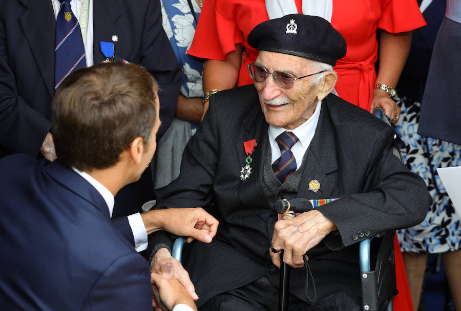 Una serie de actos recuerdan la Operación Overlord, en la que una fuerza 130.000 hombres protagonizó el asalto de la costa francesa de Normandía. Tres de aquellos soldados, hoy nonagenarios, han saltado en paracaídas, mientras diferentes mandatarios han mostrado sus respetos a los caídos en el Día D