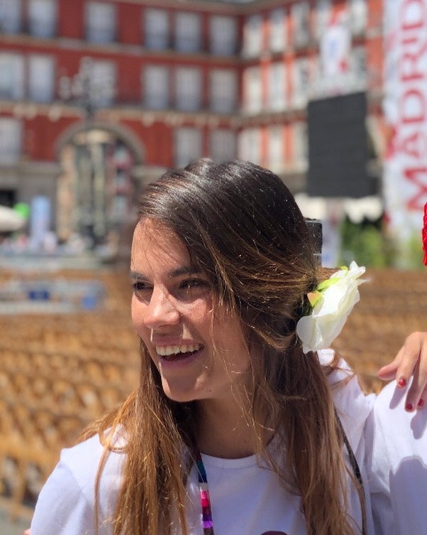 La aspirante vasca ha llevado un mono de Mango, mientras que su rival gallega, Teresa, ha apostado por una blusa de Zara en el último programa