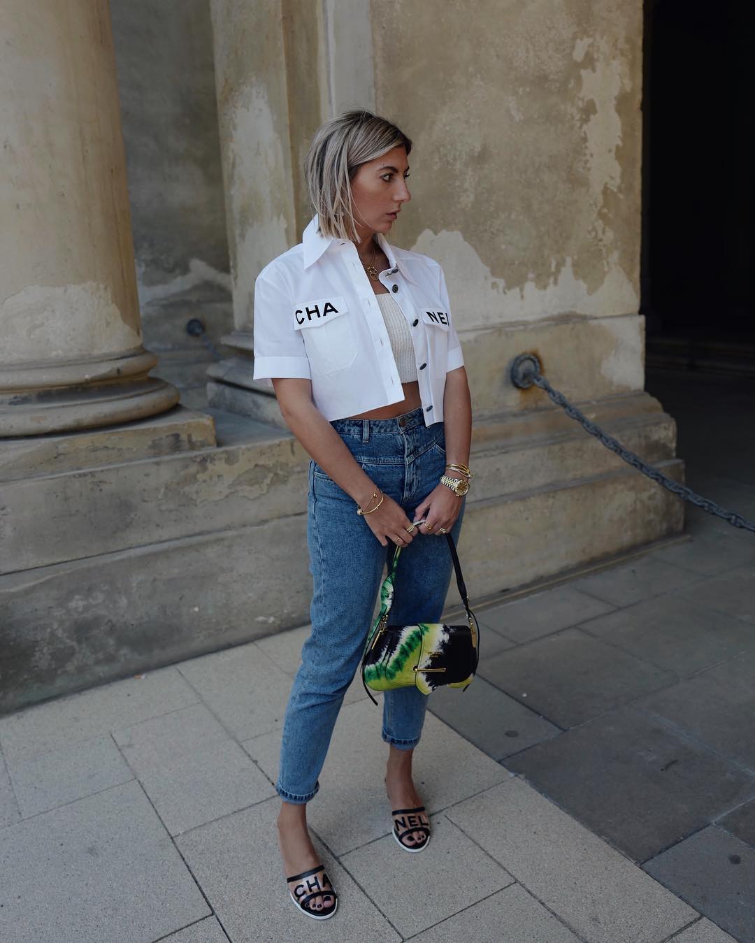 La prenda estrella de Chanel para esta primavera-verano es una blusa bordada que permite mil combinaciones y que ha sido objeto de clones 'low-cost'