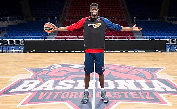 Youssoupha Fallha estado este miércoles en el Buesa Arena.