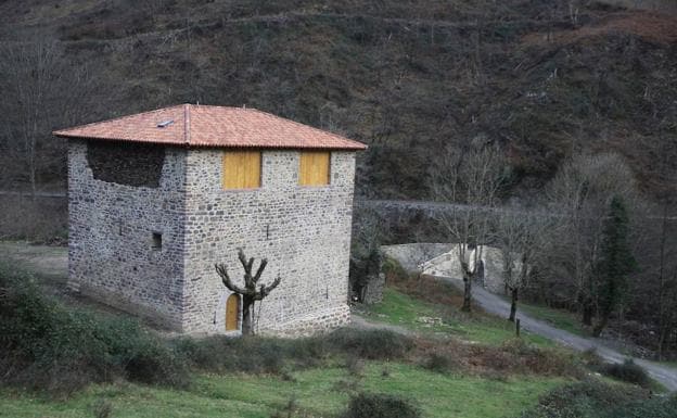 La torre defensiva de Ibero y el cercano puente. 