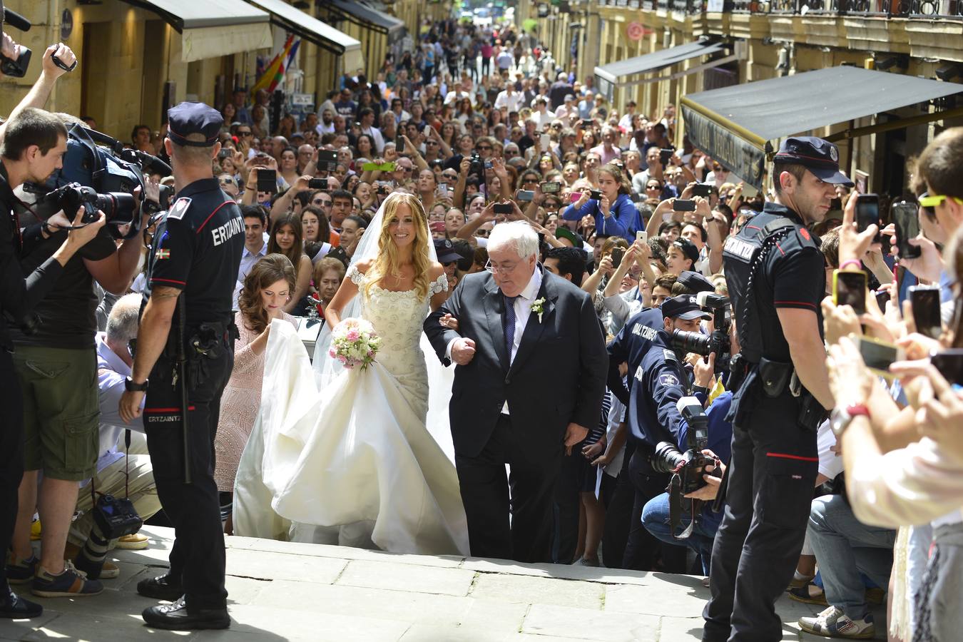 Fernando Llorente y María Lorente se casaron el 20 de junio de 2015 en la basílica de Santa María del Coro de San Sebastián y celebraron el banquete en el restaurante Itxas Bide