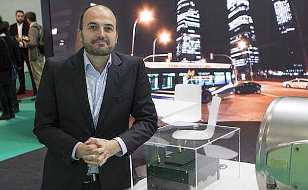 Olabegogeaskoetxea, junto a una batería de Irizar. 