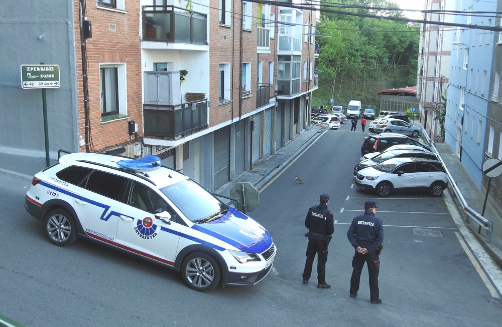 Fotos: Mata a la pareja de su madre en Galdakao