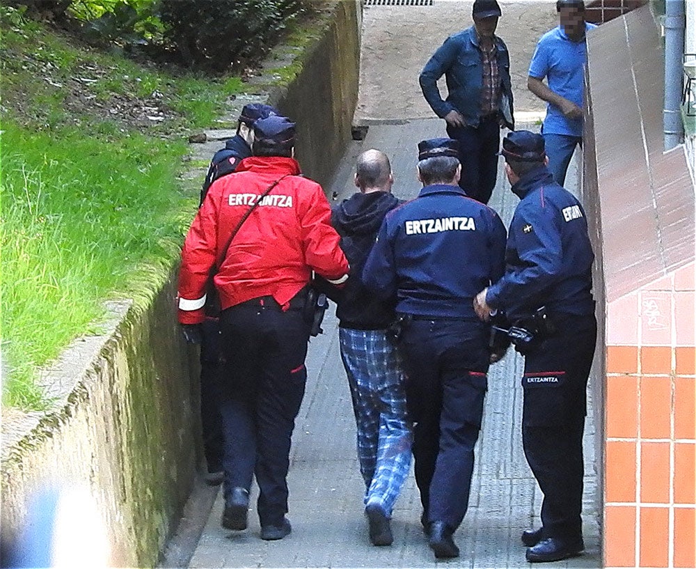 Fotos: Mata a la pareja de su madre en Galdakao