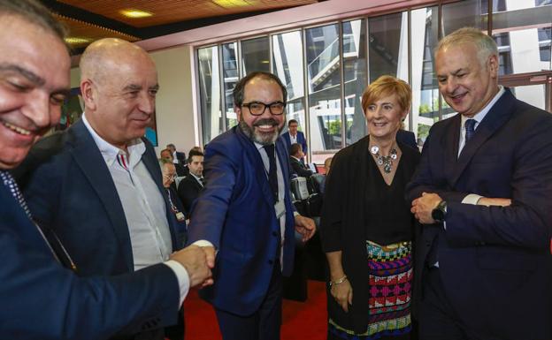 Pascal Gómez saluda a los invitados a la asamblea general de SEA.