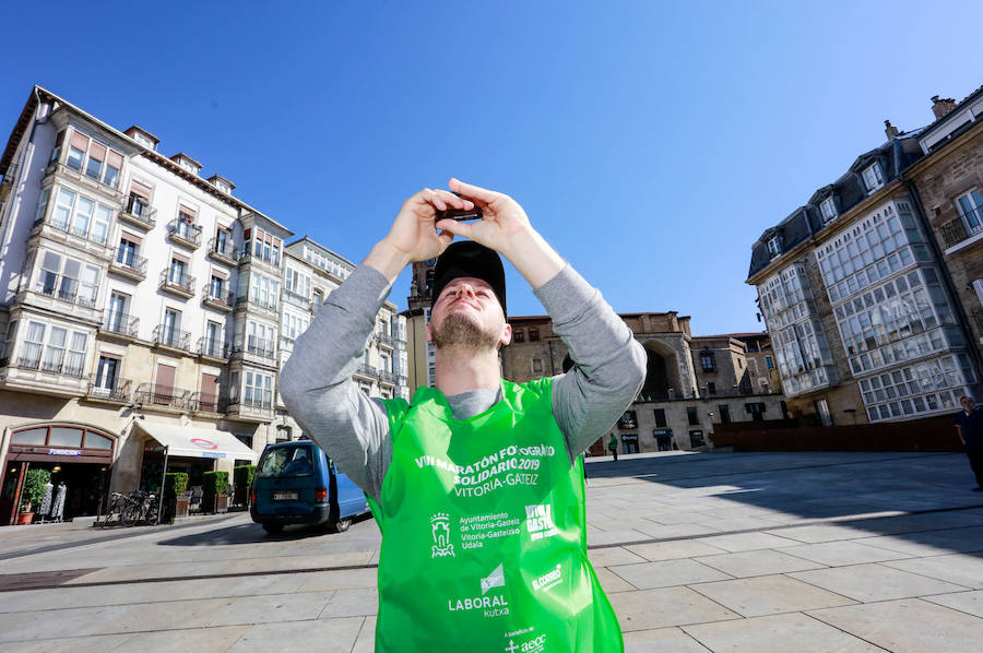 Cerca de 200 personas participan en el Maratón Fotográfico de EL CORREO, cuya recaudación se destina a la Asociación Española contra el Cáncer de Álava