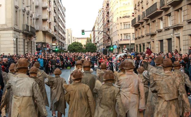 'Rumbo al cementerio' de la compañía chilena Teatro del Silencio.