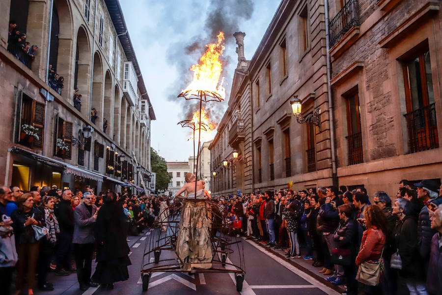 La XIV Muestra Internacional de Artes de Calle de Vitoria llena la ciudad este sábado de muestras de humor, drama e intervenciones artísticas