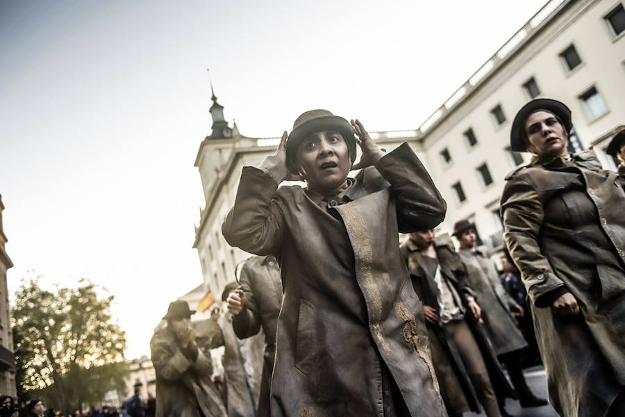 La XIV Muestra Internacional de Artes de Calle de Vitoria llena la ciudad este sábado de muestras de humor, drama e intervenciones artísticas