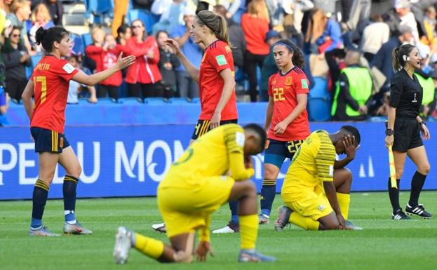 Las jugadoras españolas celebran el tirunfo ante Sudáfrica.