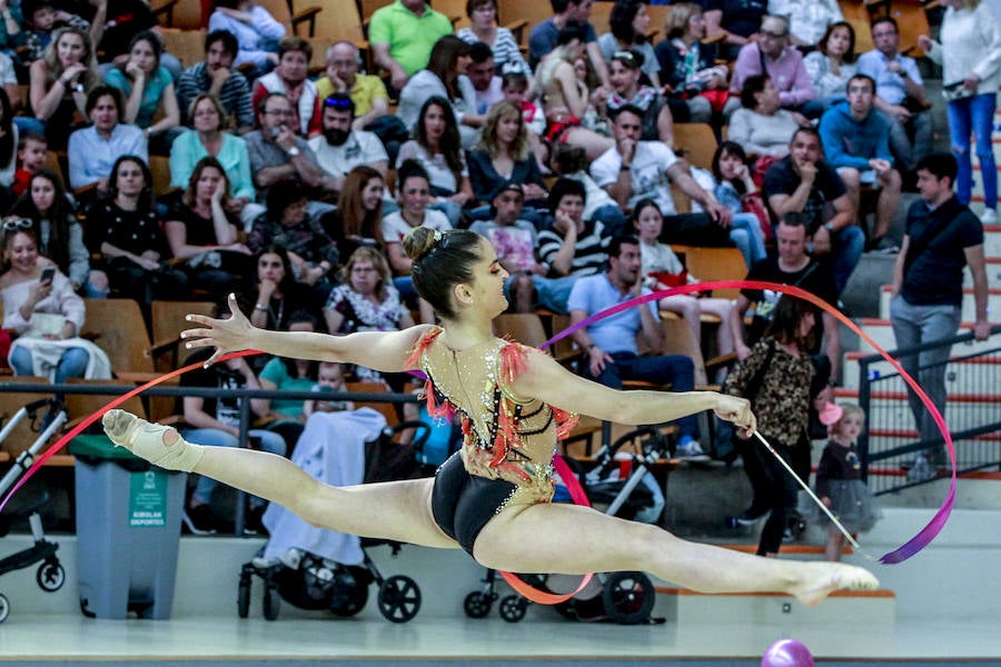 Maratón. Mil deportistas de todas las edades demostraron ayer en Mendizorroza que la gimnasia alavesa se encuentra en perfecta forma.