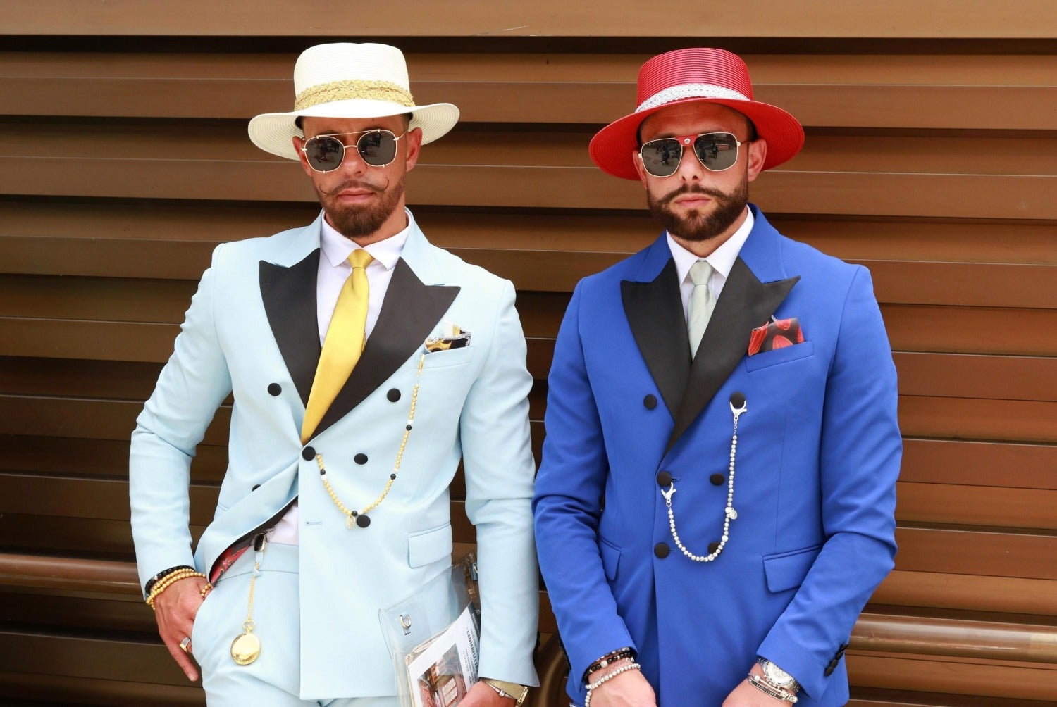 Dos visitantes asisten a la feria Pitti Immagine Uomo 96, que se celebra en Florencia (Italia), hasta el 14 de junio. 