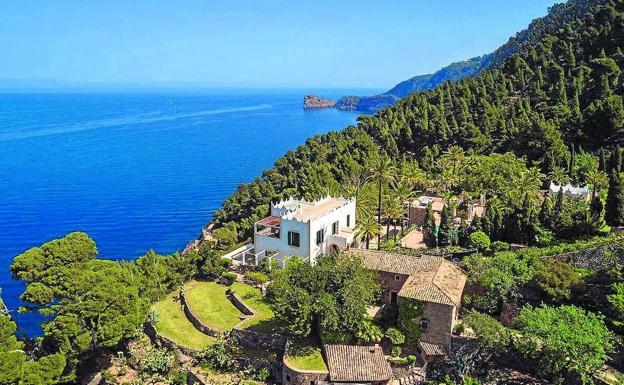 Impresionante vista aérea de S'Estaca junto a los acantilados de Mallorca.