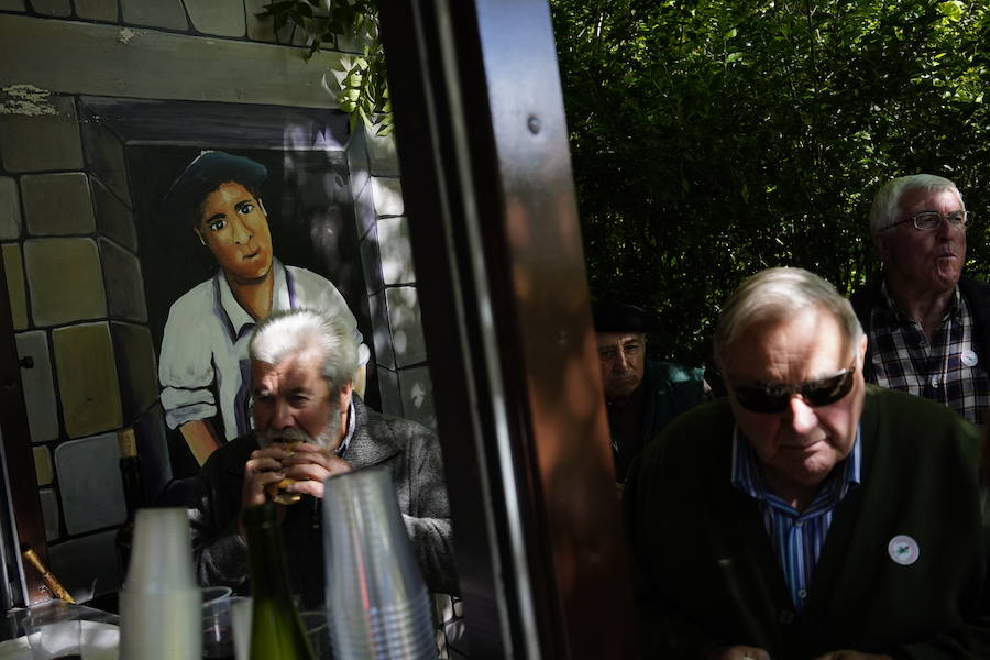 Más de un centenar de cabezas y 26 puestos agrícolas participan en el tradicional mercado