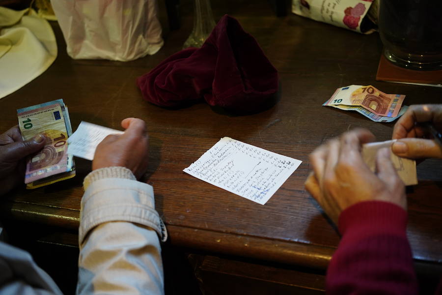 Más de un centenar de cabezas y 26 puestos agrícolas participan en el tradicional mercado