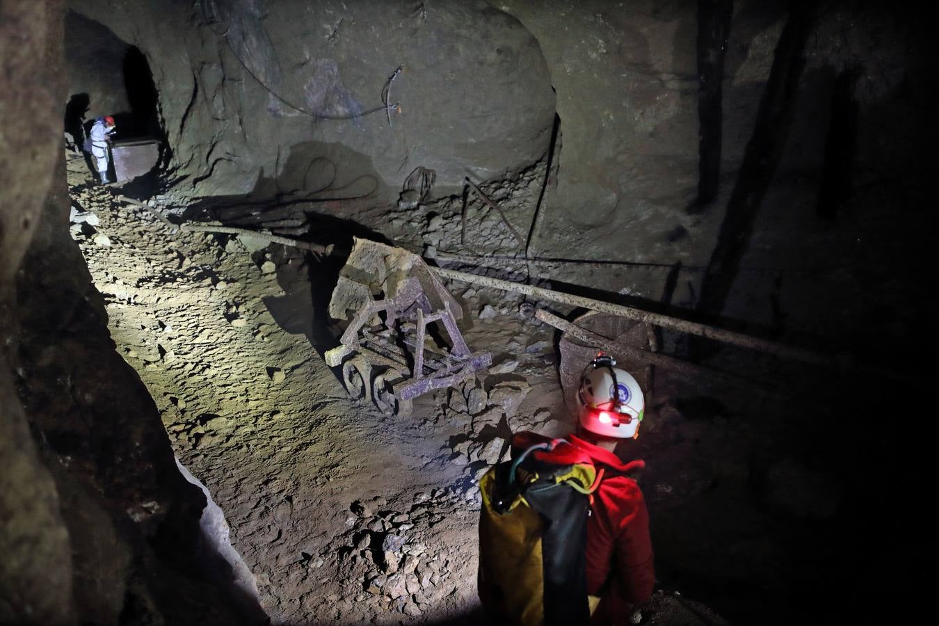 Se trata de una visita minera que permite recorrer dos kilómetros de galerías. Tiene una duración de cuatro hora sy se necesita buen estado físico para hacerla. Fue inaugurada por el presidente de Cantabria, Miguel Ángel Revilla