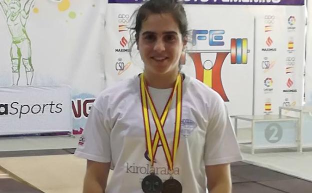 La haltera federada en Álava tras su participación en el Campeonato de España. 