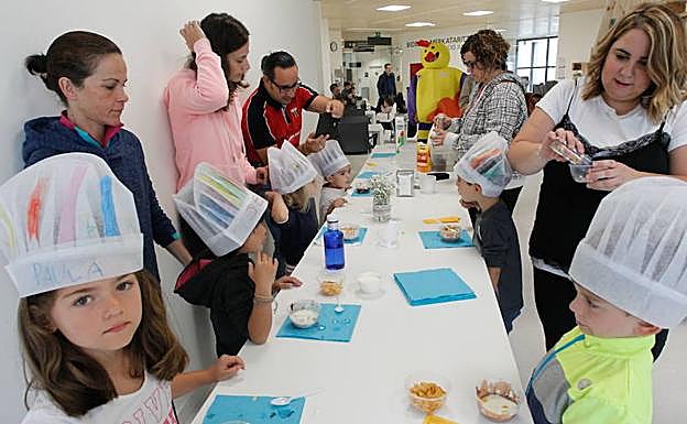 Pasadas ediciones de talleres de cocina en el centro cívico Zabalgana
