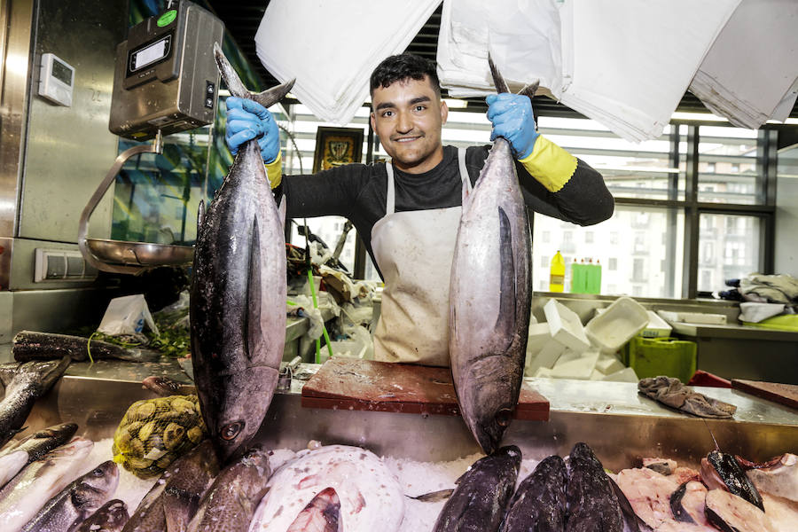 Los ejemplares, todavía de pequeño tamaño, eran colocados con mimo por los comerciantes