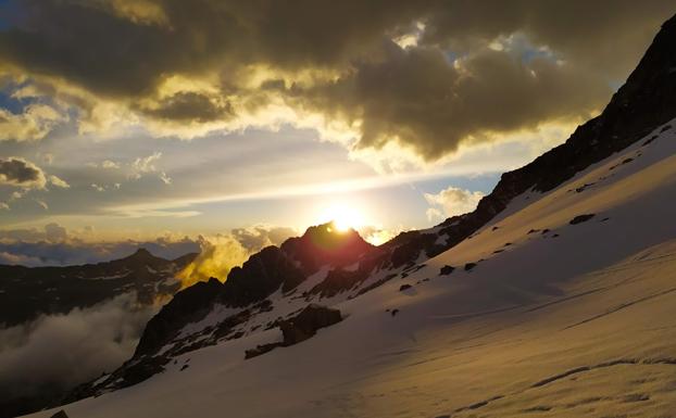 El amanecer desde la Crencha de los Portillones.