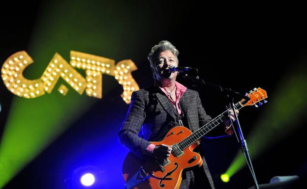 Brian Setzer actuará este viernes al frente de los Stray Cats.