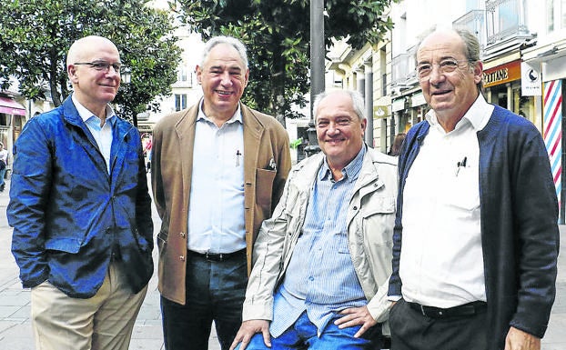 Los miembros del colectivo Juan Oregui, José Luis Azkarate, Julio Frago y Andrés Iturralde.