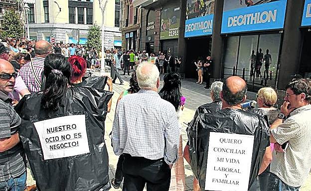 Las protestas de los sindicatos lograron en 2014 que la cadena deportiva Decathlon abandonase su intención de abrir algunos festivos.