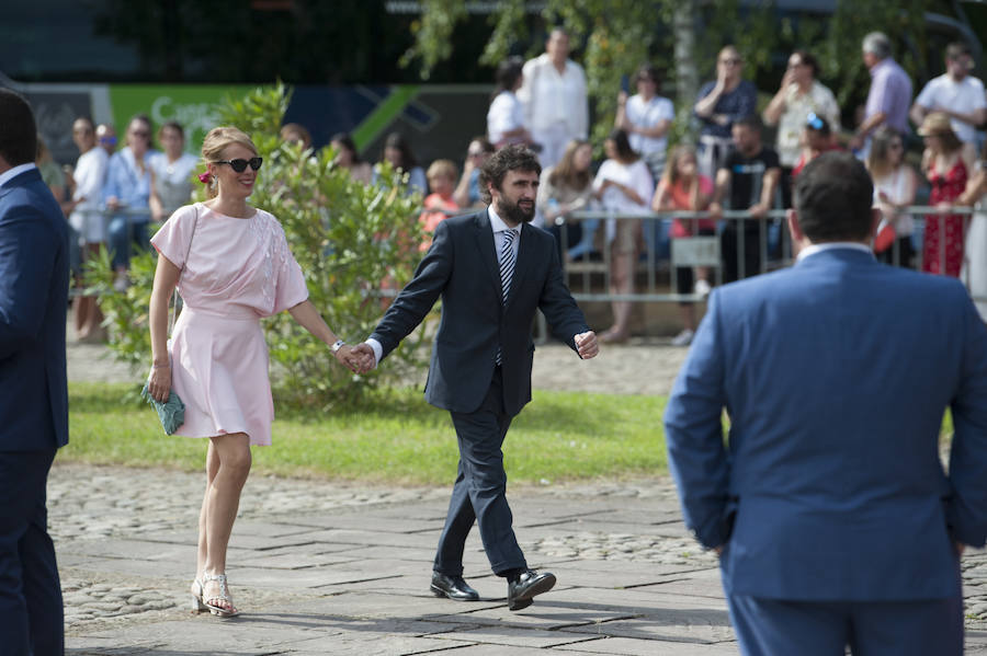 La 'influencer' y el empresario Pablo Castellano se casaron ante centenares de curiosos en la Colegiata de Castañeda