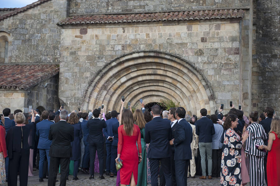 La 'influencer' y el empresario Pablo Castellano se casaron ante centenares de curiosos en la Colegiata de Castañeda