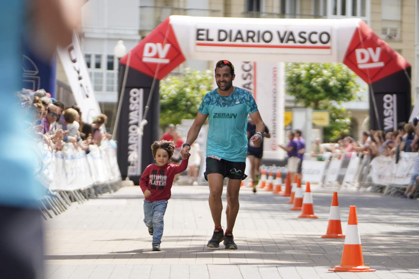 Gran ambiente el que se ha vivido en las carreras del Flysch Trail, donde el calor ha sido protagonista y ha hecho mella en los corredores.