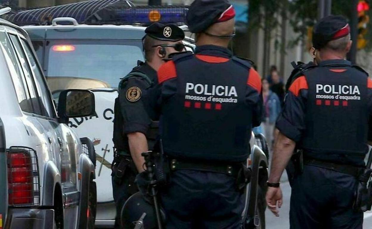 Imagen de archivo de varios Mossos d'Esquadra