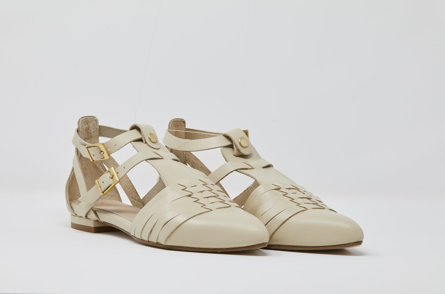 La comunicadora ha lanzado unas sandalias junto a la firma española de calzado 5yMedio, que han recibido numerosas criticas por su precio