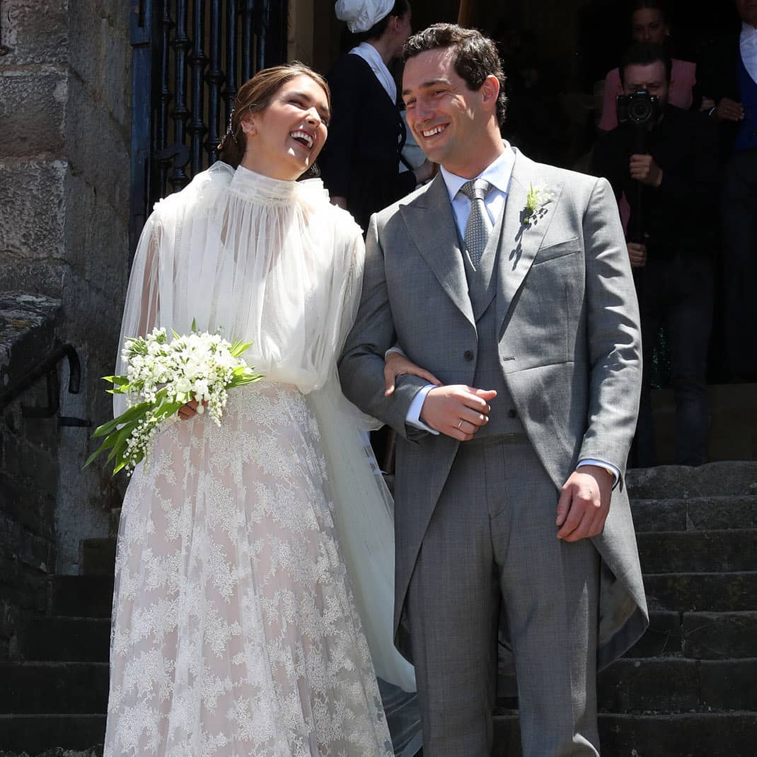 Proviene de una saga de empresarios y artistas y se ha casado en un rincón de la costa vasca en compañía de sus familiares e invitadas de alta sociedad