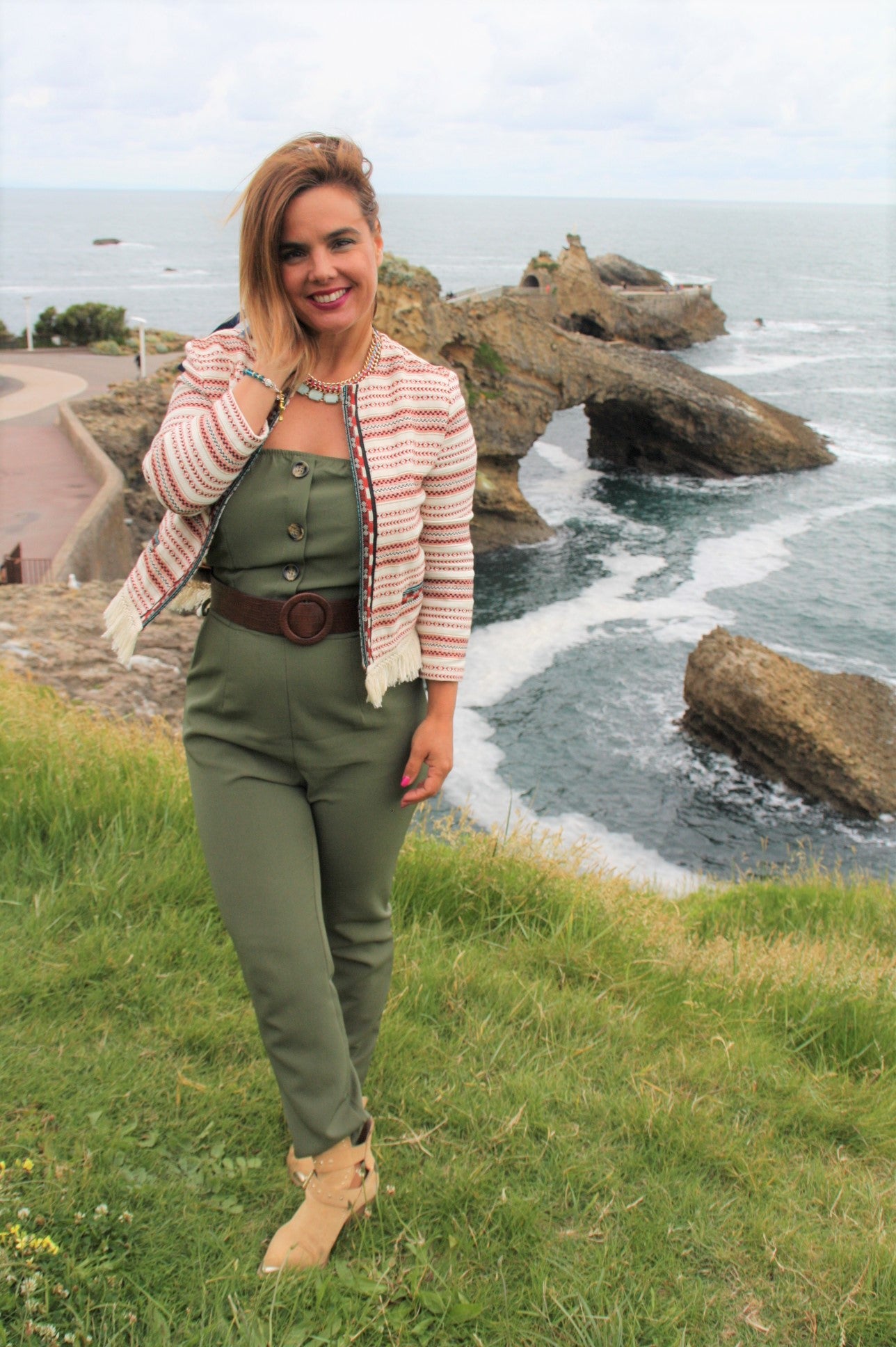 La 'instagramer' Vanessa Mulas nos enseña a sacar partido a un veraniego mono verde militar