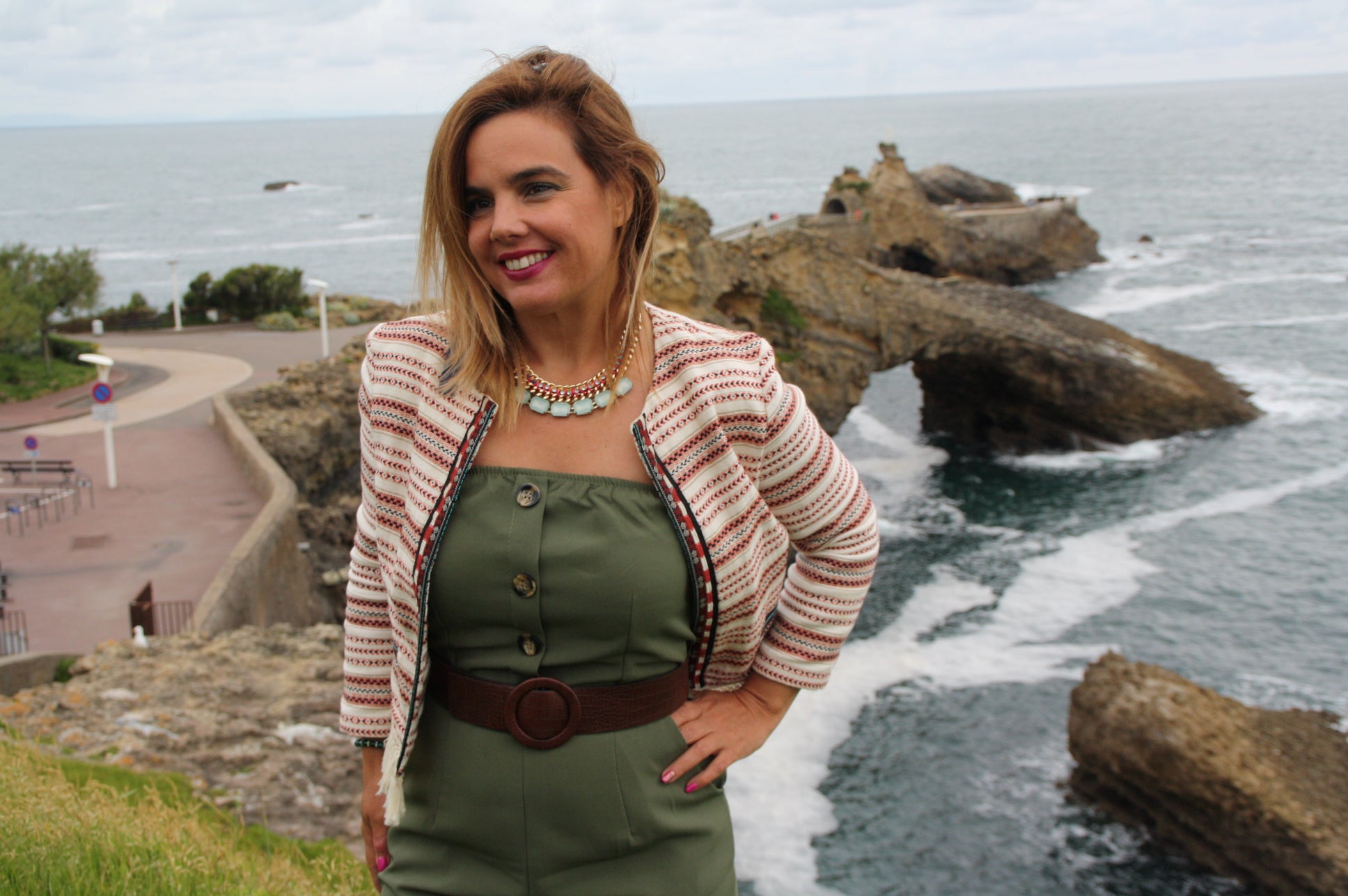 La 'instagramer' Vanessa Mulas nos enseña a sacar partido a un veraniego mono verde militar