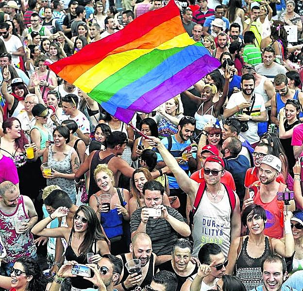 Participantes en la Fiesta del Orgullo de 2015 en Madrid.