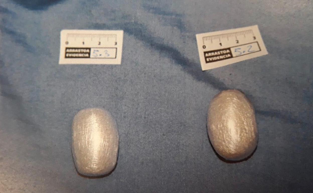 Bolas de heroína requisadas al detenido por la Policía Local.