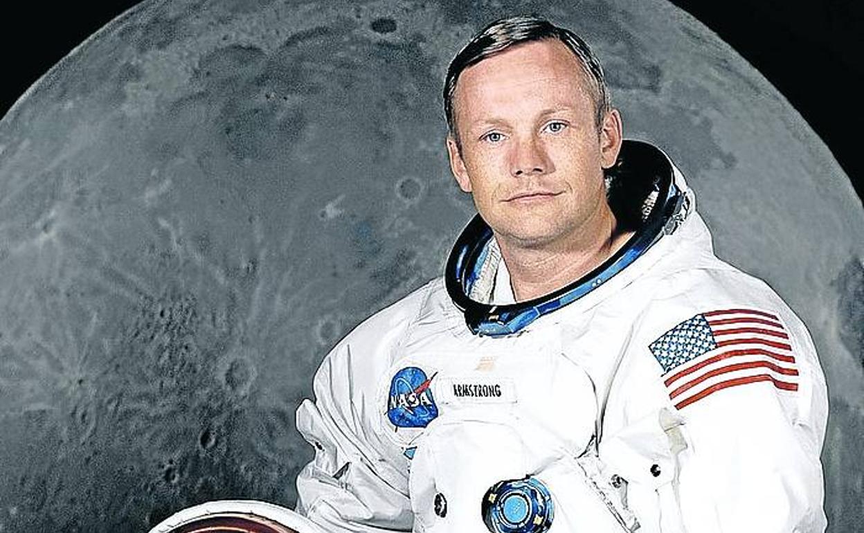 Neil Armstrong, ilargia zapaldu zuen lehenengo gizakia.