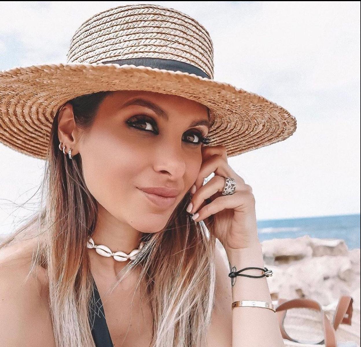 La bloguera Beatriz Pascual luce extensiones de pestañas.