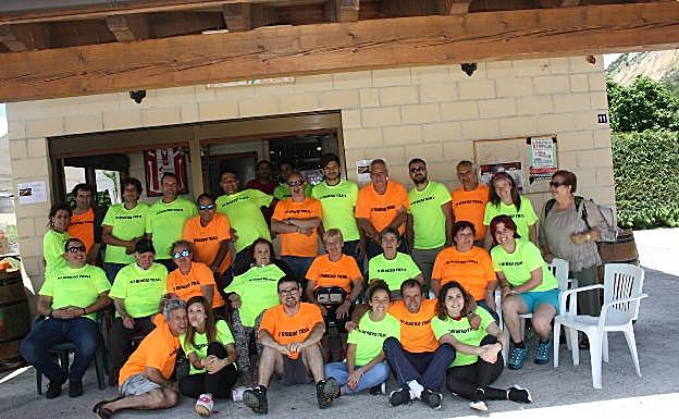Parte de los más de 60 voluntarios que hacen posible la carrera.