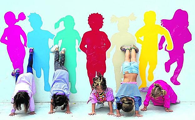 En diez colegios públicos de Vitoria, los alumnos de origen extranjero superan el 70%.