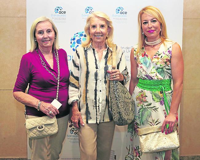 Mari Carmen Gil, Yolanda Azkona y Gloria Miranda.