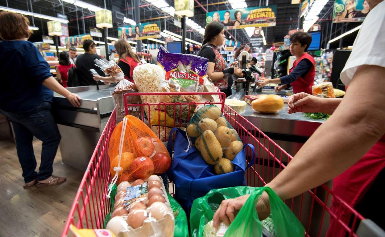 Compras en un supermercado.